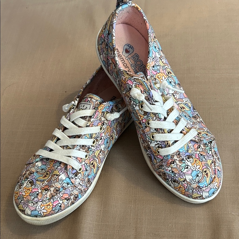 EUC Skechers Women's Multicolor Floral Sneakers